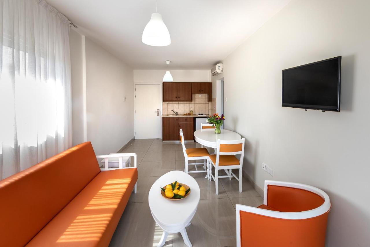 One-Bedroom Apartment,1380714032:JPEG
