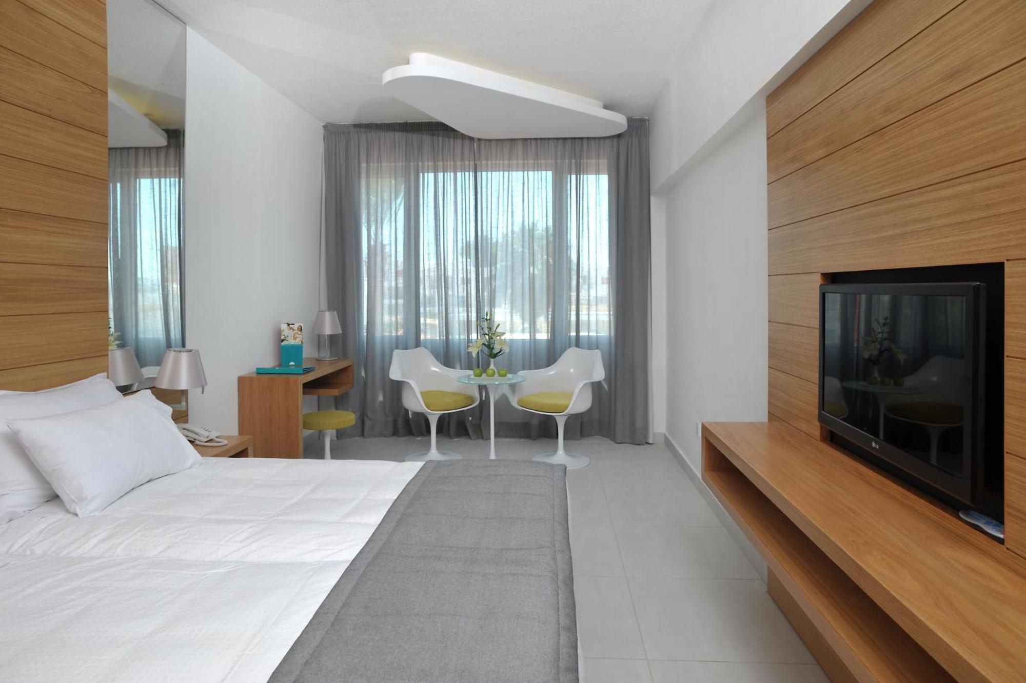 Superior Double or Twin Room with Inland View (No Balcony)