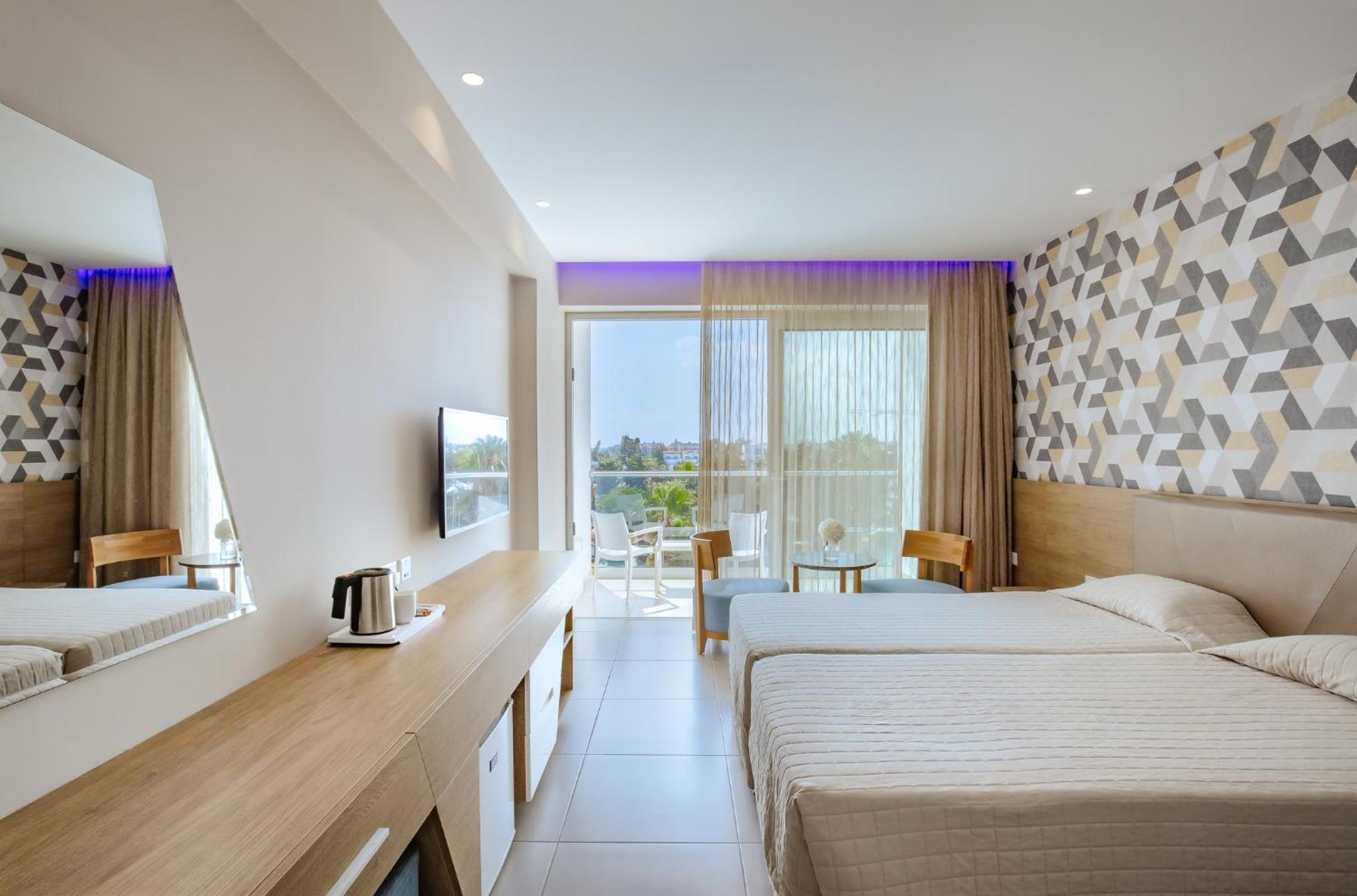 Deluxe Double or Twin Room with Inland View