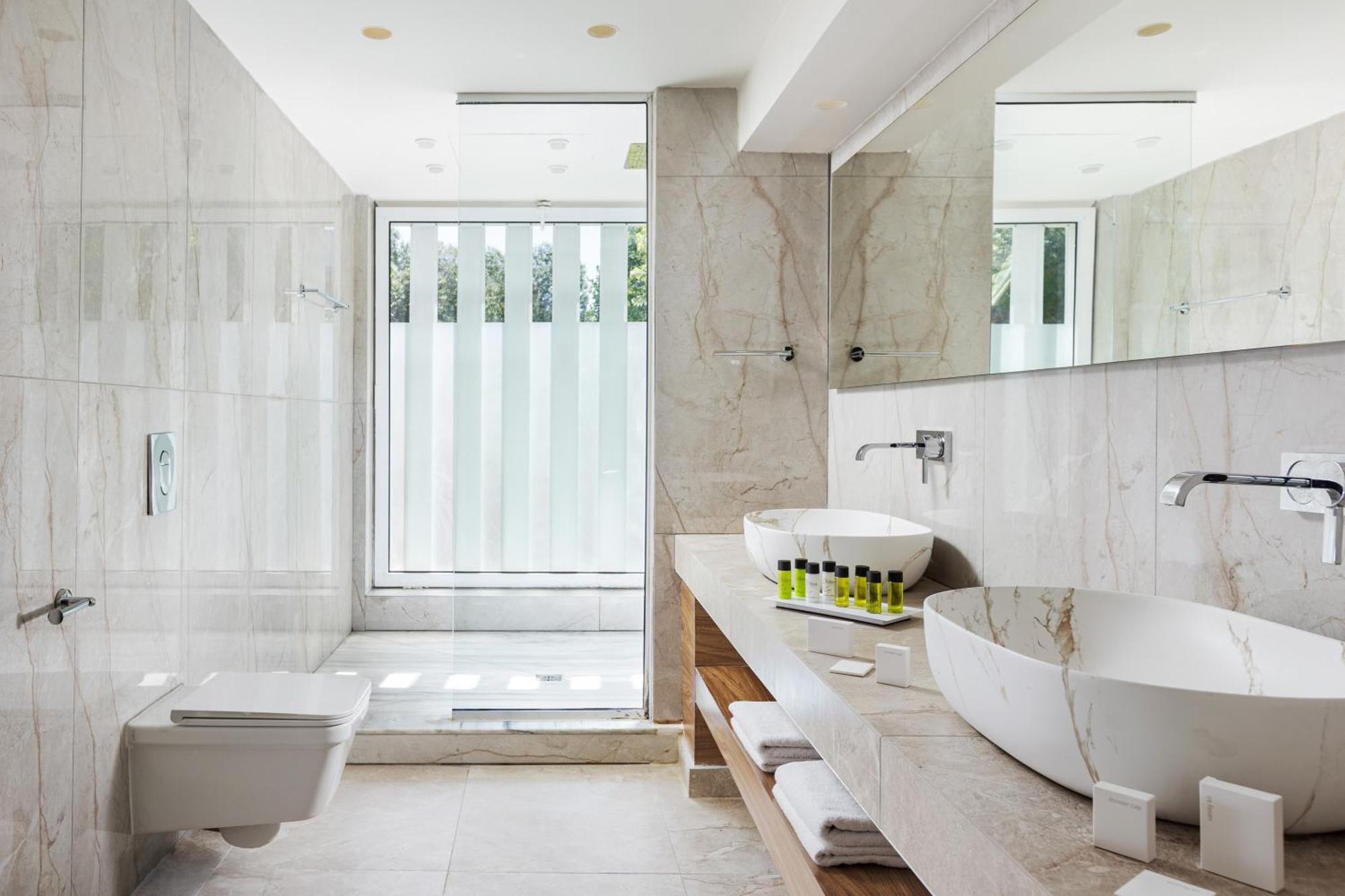 G2PV - Grand Two Bedroom Suite Pool View
