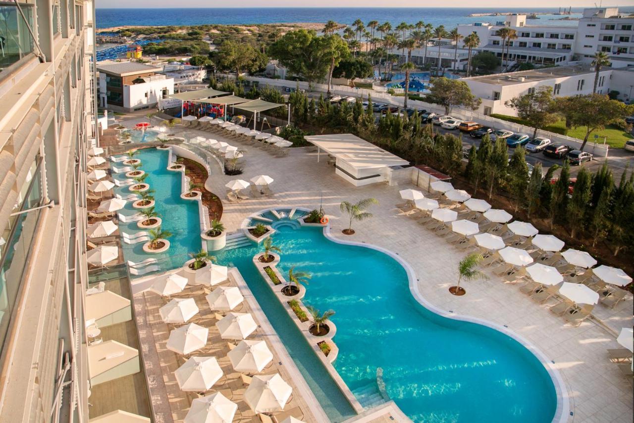 Double or Twin Room with Pool View
