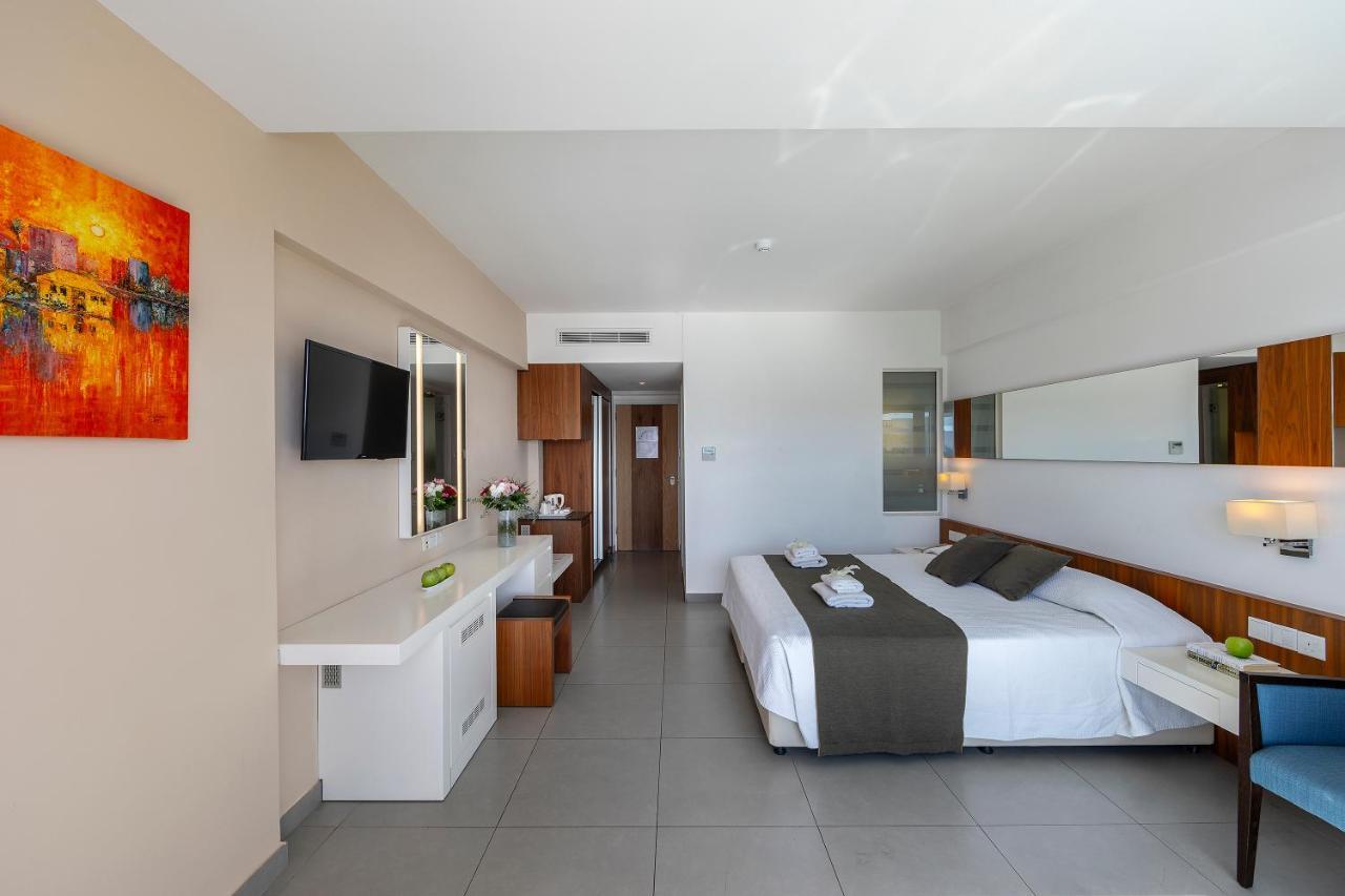 Superior Kamer met Uitzicht op Zwembad/Zee