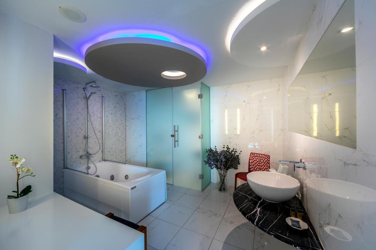 Grand Suite met Bubbelbad Buiten en Uitzicht op Zee