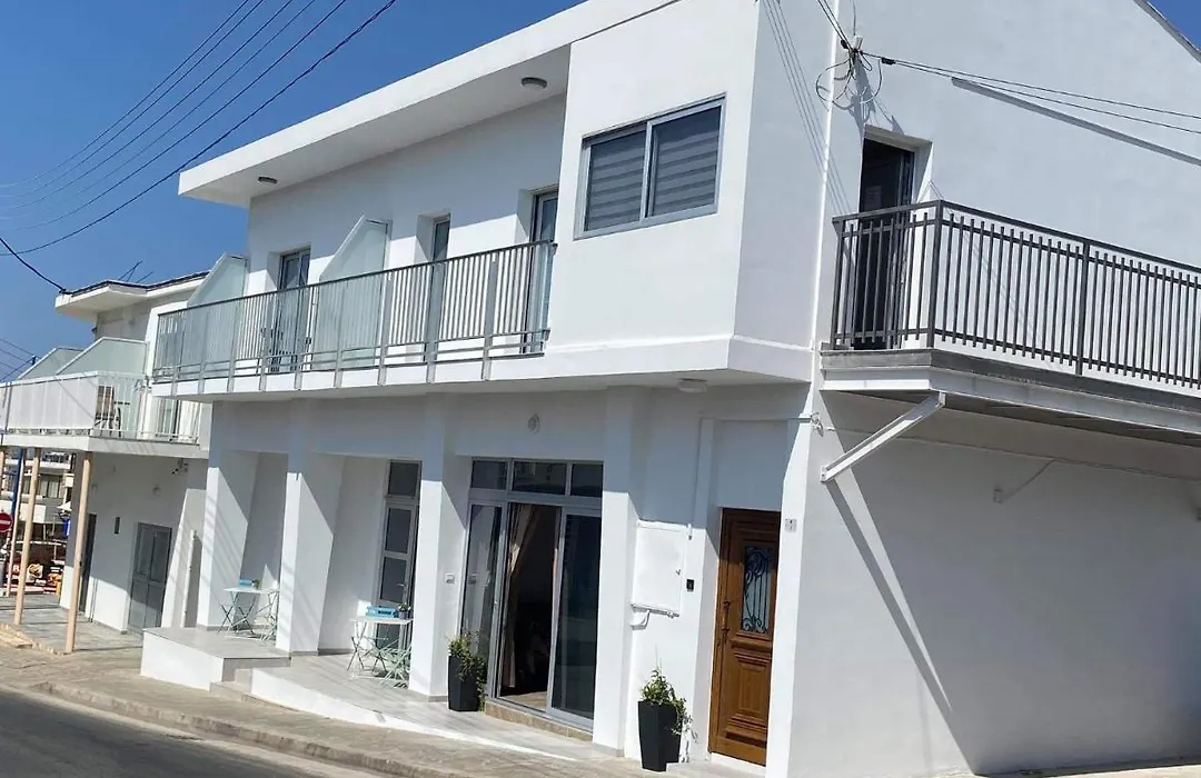 Ellenapa Apts & Studios-1