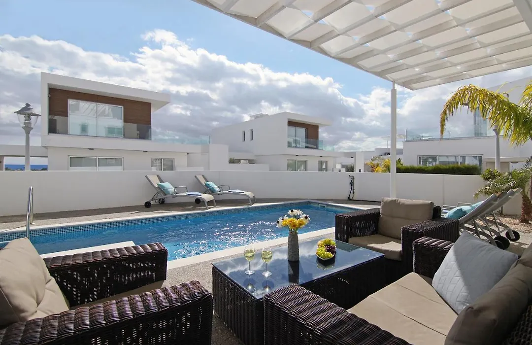 Villa Sunday-1