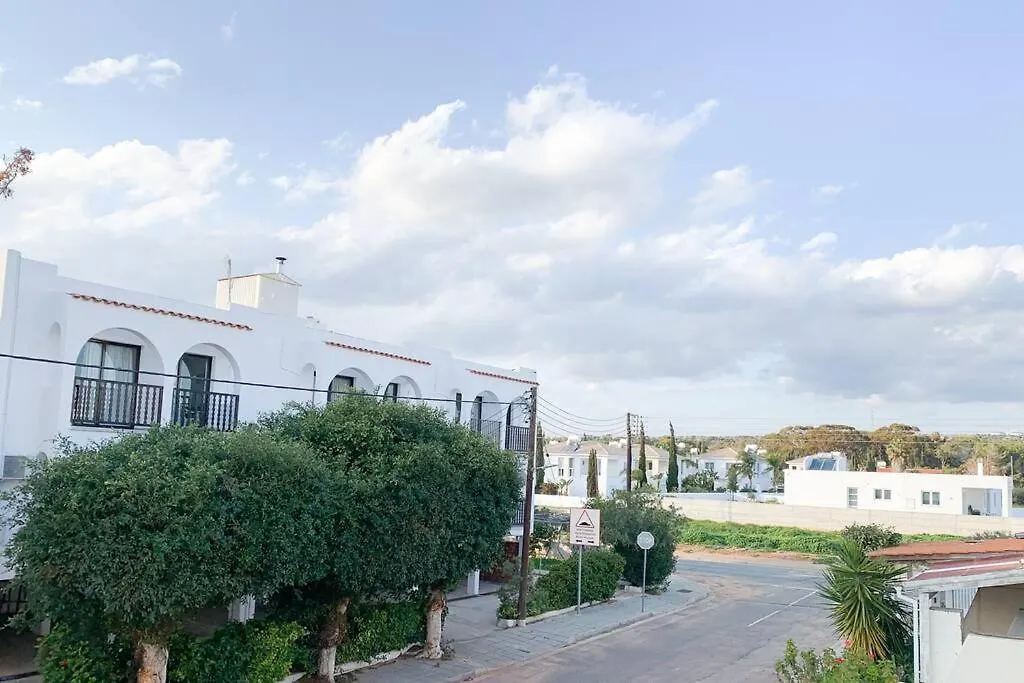 Spacious Studio - Short Walk From Nissi Beach!-1