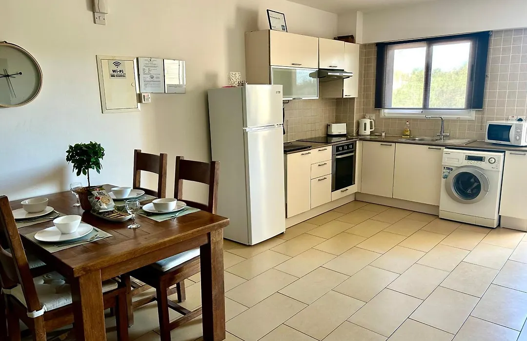 Nissi Sandy Bay C09-1