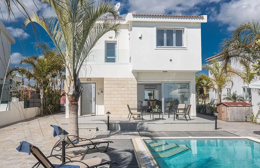 Villa Adaman - Stunning 3 Bedroom Seafront Villa With Pool - Close To The Beach-1