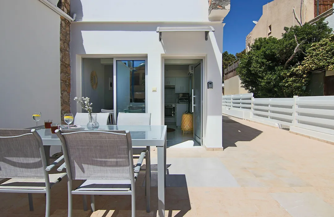 Phaedrus Living City View Fountain Court 08-1