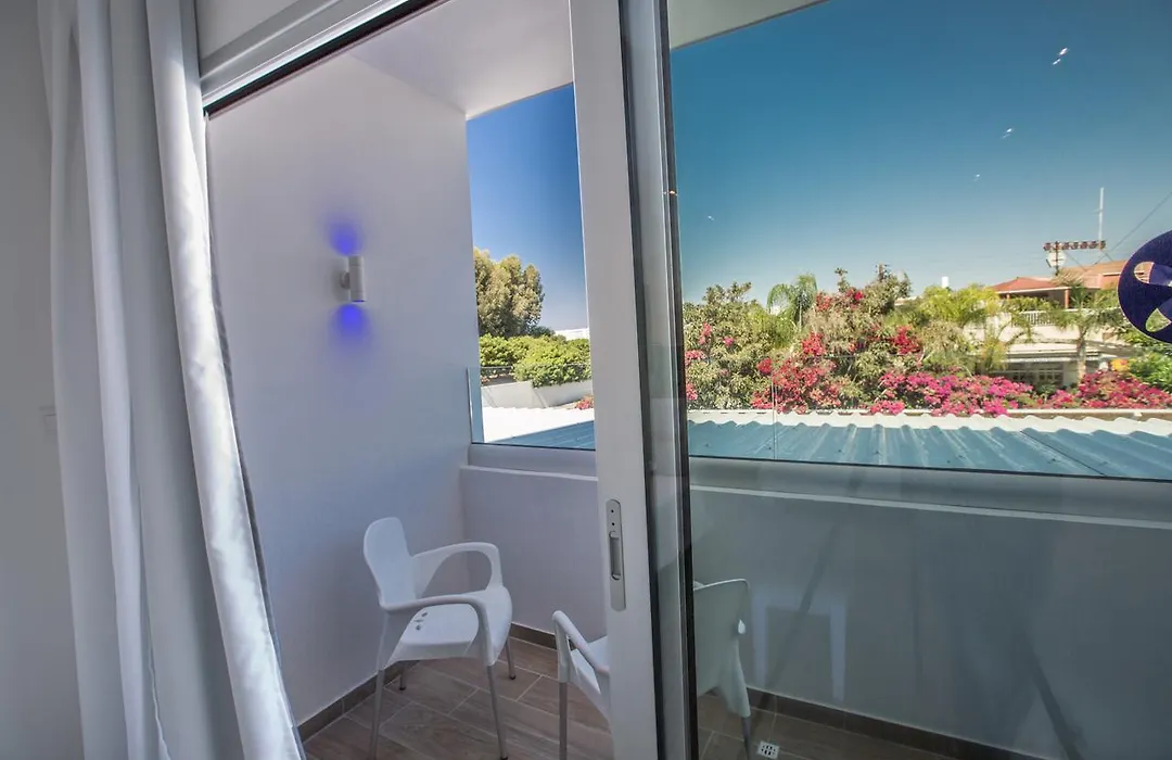 Stratovarius Nissi Rooms-1