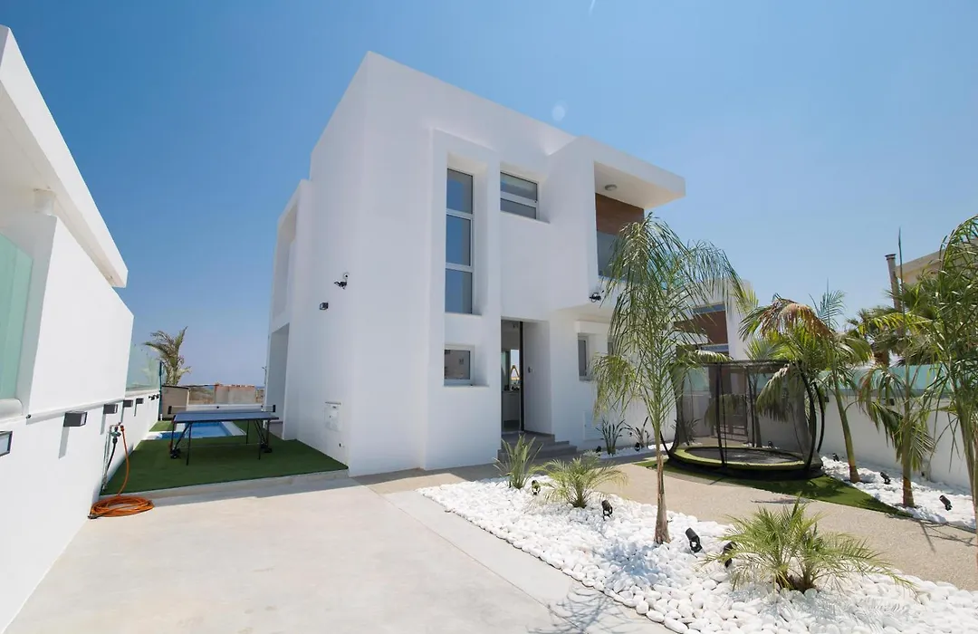 Villa Lynn Boutique Beachfront-1
