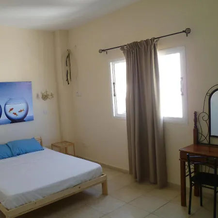 Laura'S 2 Bedroom Apartment With Balcony!-2