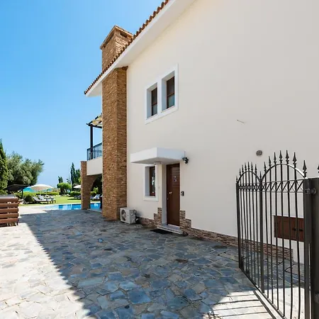 Sea Front Oceanus H3 By Ezoria Villas-2