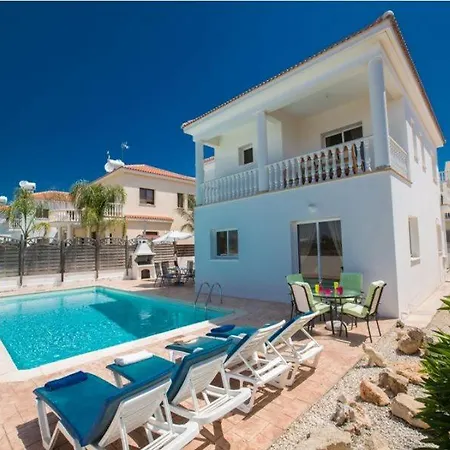 Carilisto Villas Big 4 Bedrooms In Center Of Ayia Napa-2