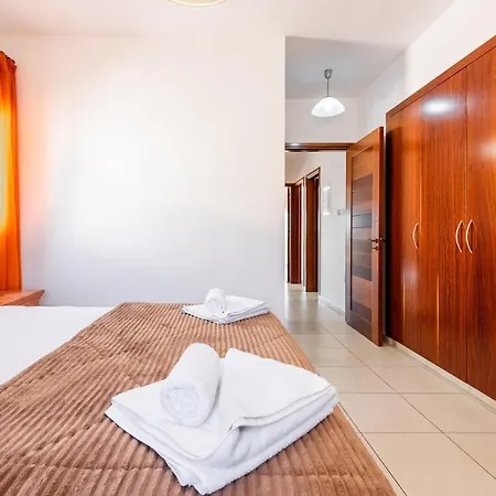 Sea Front Oceanus H2 By Ezoria Villas-2