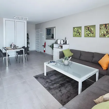 Bubble Seaview 2 Bedroom Apartment-3