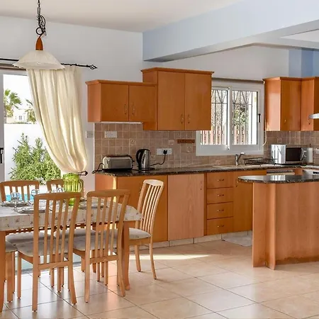 Villa Georgia In Ayia Thekla-3