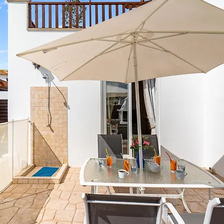 Villa Rosedale by Ezoria Villas-2