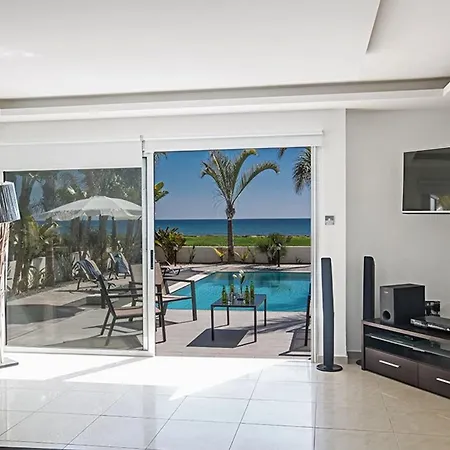 Villa Adaman - Stunning 3 Bedroom Seafront Villa With Pool - Close To The Beach-3
