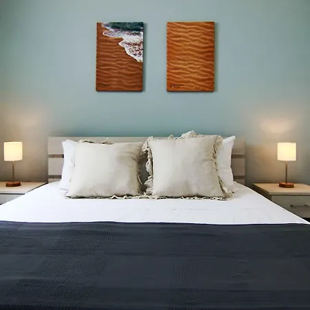 Phaedrus Living: City View Fountain Court 113-2