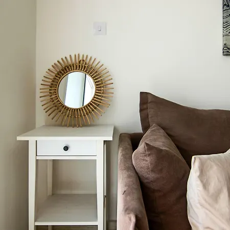 Phaedrus Living: City View Fountain Court 113-3