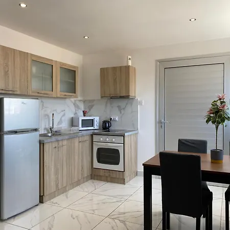 Nissi Avenue Suites-3