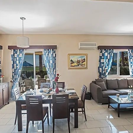 Sunny Coast Villa-3