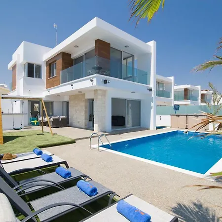 Villa Lynn Boutique Beachfront-2