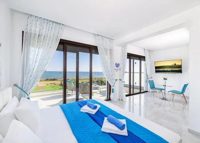Serenity Seafront Villa Ayía Nápa