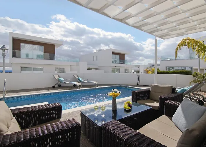 Villa Sunday Ayía Nápa