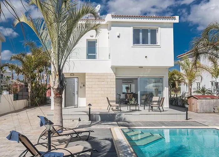 Villa Adaman - Stunning 3 Bedroom Seafront Villa With Pool - Close To The Beach Ayía Nápa
