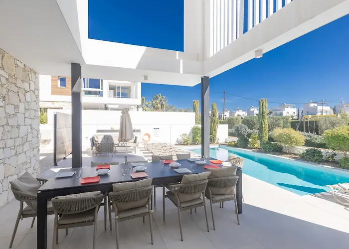 Kube Luxury Villas Ayía Nápa avec Piscine