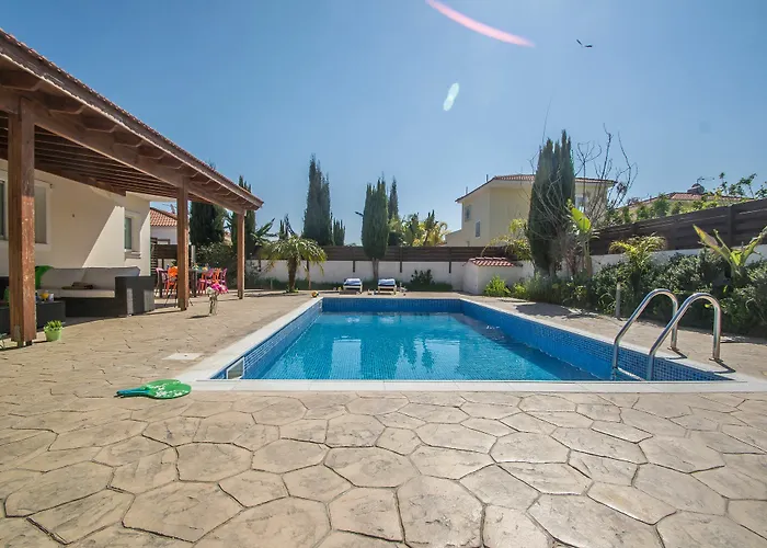 Sunset Colours Villa Agia Napa met een Zwembad