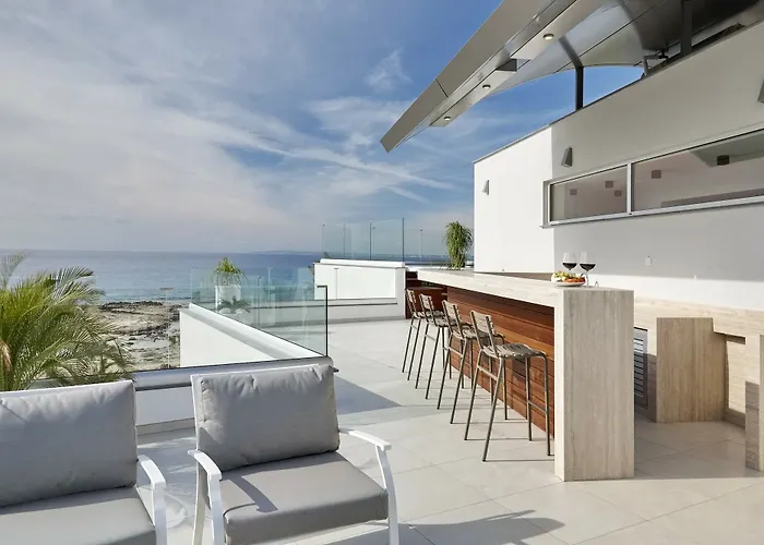 Elegance Elite Luxury Home Agia Napa met een Zwembad